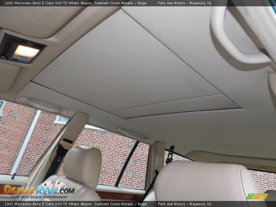 1992 Mercedes-Benz E Class 300 TE 4Matic Wagon Seafoam Green Metallic / Beige Photo #17