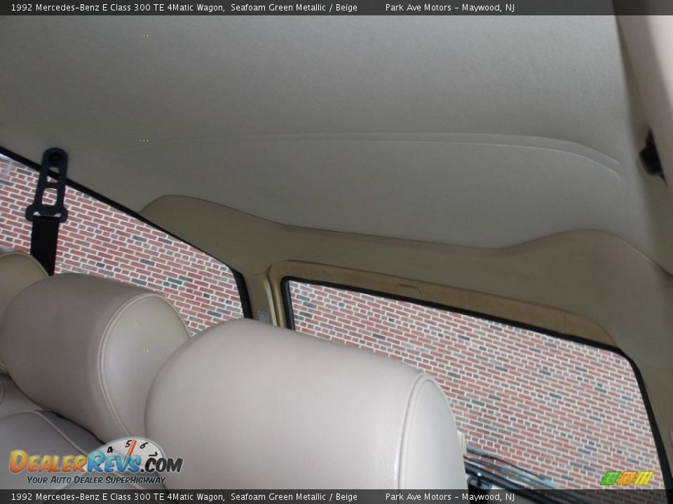 1992 Mercedes-Benz E Class 300 TE 4Matic Wagon Seafoam Green Metallic / Beige Photo #18