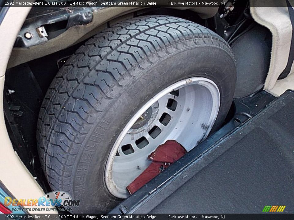 Tool Kit of 1992 Mercedes-Benz E Class 300 TE 4Matic Wagon Photo #21