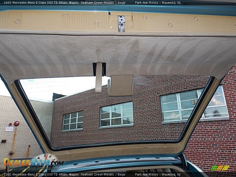 1992 Mercedes-Benz E Class 300 TE 4Matic Wagon Seafoam Green Metallic / Beige Photo #22