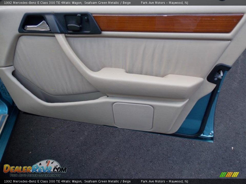 Door Panel of 1992 Mercedes-Benz E Class 300 TE 4Matic Wagon Photo #24