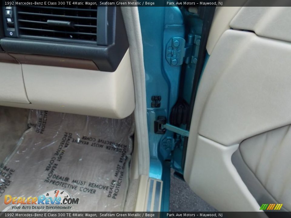 1992 Mercedes-Benz E Class 300 TE 4Matic Wagon Seafoam Green Metallic / Beige Photo #25
