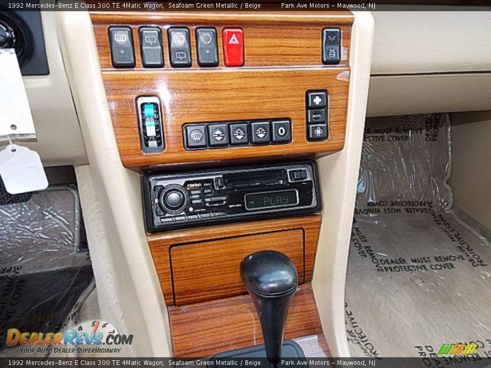 Controls of 1992 Mercedes-Benz E Class 300 TE 4Matic Wagon Photo #27