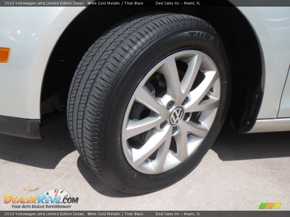 2010 Volkswagen Jetta Limited Edition Sedan White Gold Metallic / Titan Black Photo #13