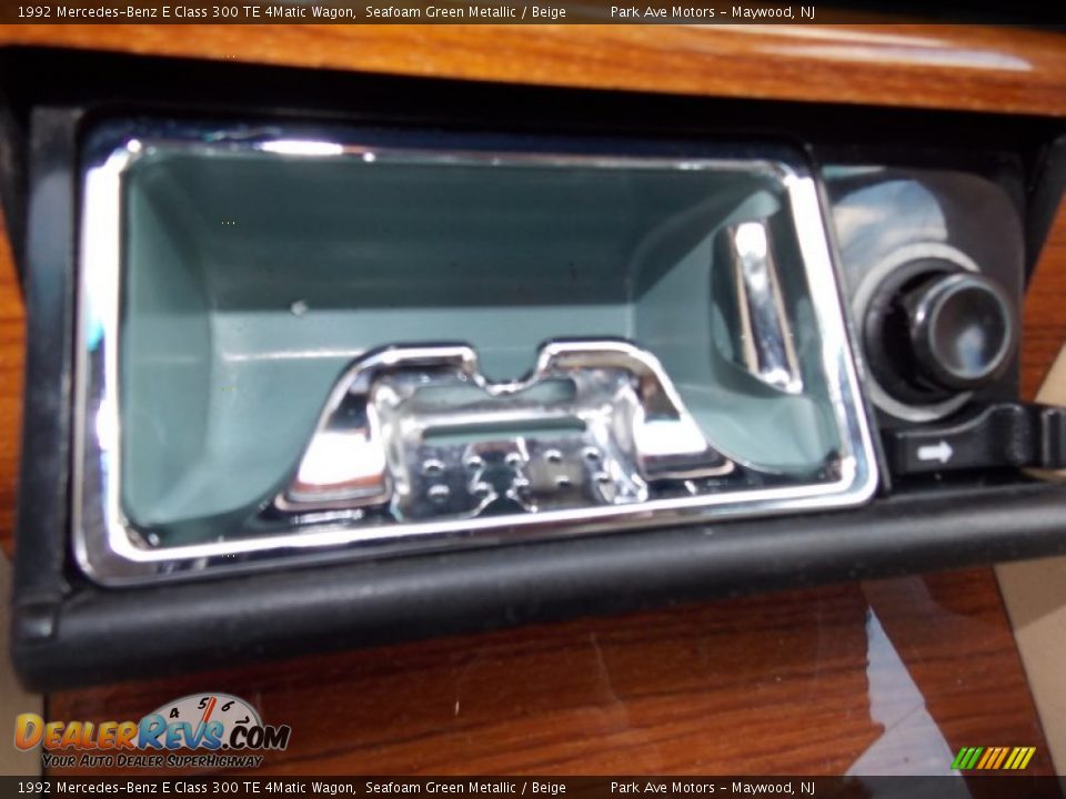 1992 Mercedes-Benz E Class 300 TE 4Matic Wagon Seafoam Green Metallic / Beige Photo #28
