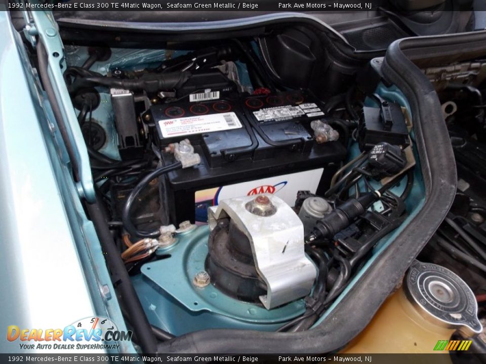 1992 Mercedes-Benz E Class 300 TE 4Matic Wagon Seafoam Green Metallic / Beige Photo #31