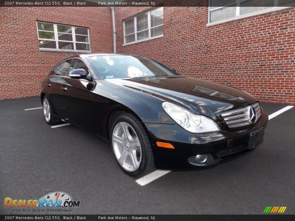 Front 3/4 View of 2007 Mercedes-Benz CLS 550 Photo #7