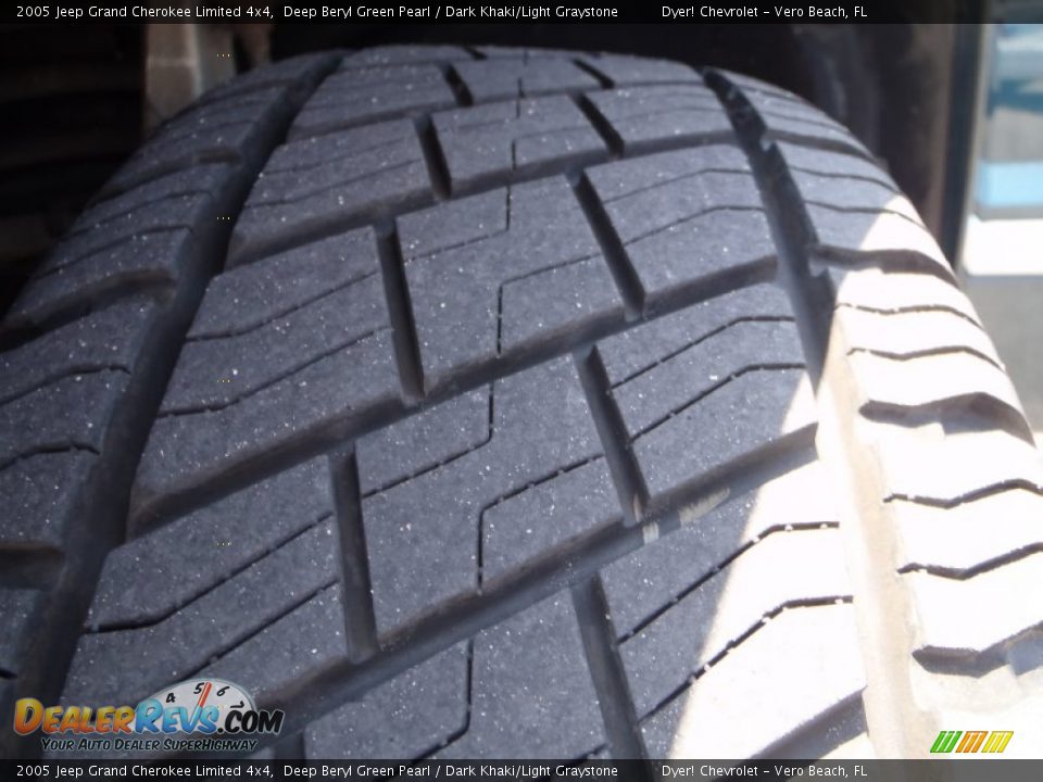 2005 Jeep Grand Cherokee Limited 4x4 Deep Beryl Green Pearl / Dark Khaki/Light Graystone Photo #11