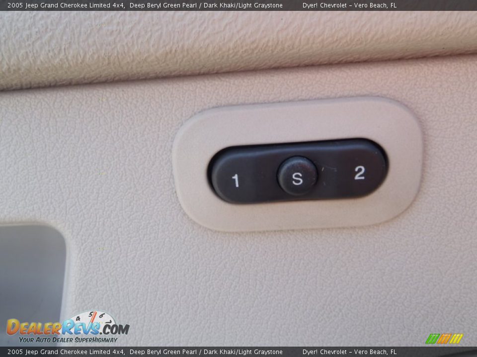 2005 Jeep Grand Cherokee Limited 4x4 Deep Beryl Green Pearl / Dark Khaki/Light Graystone Photo #15