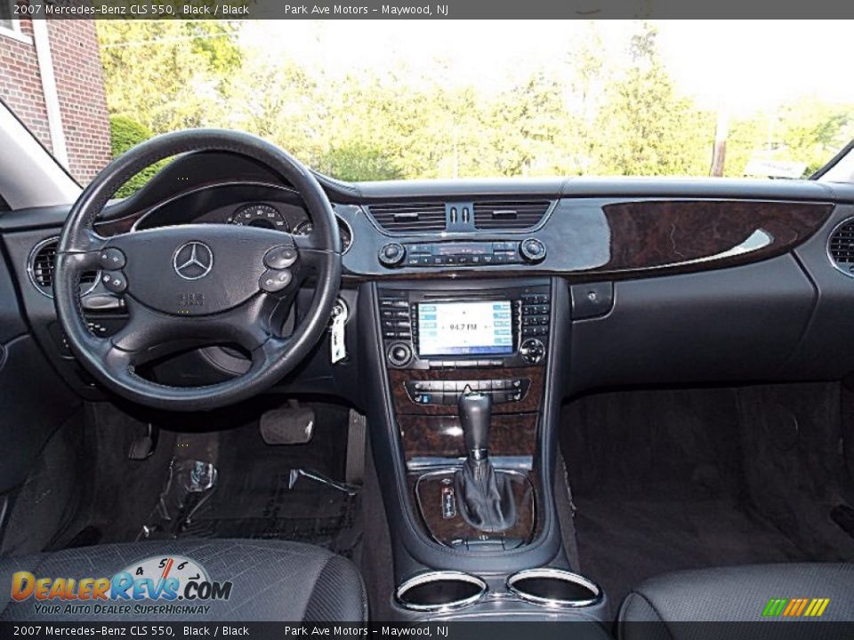 Dashboard of 2007 Mercedes-Benz CLS 550 Photo #13