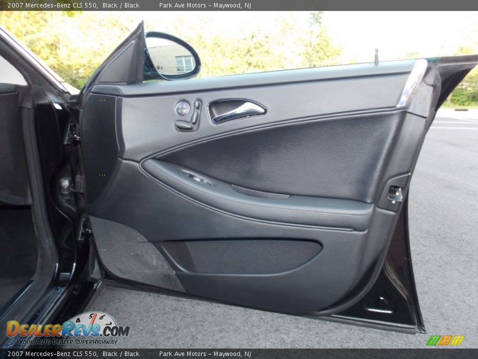Door Panel of 2007 Mercedes-Benz CLS 550 Photo #17
