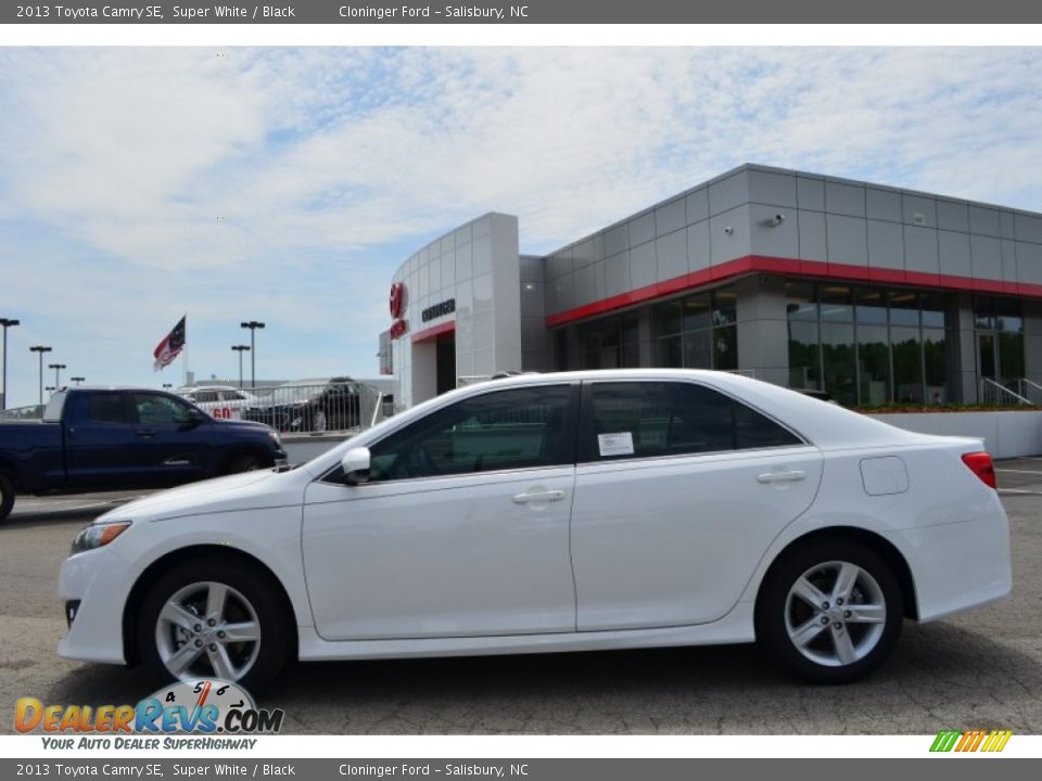 2013 Toyota Camry SE Super White / Black Photo #2