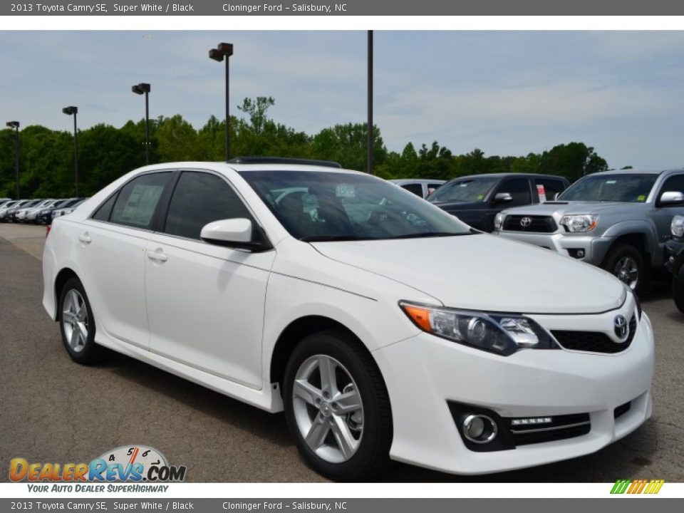 2013 Toyota Camry SE Super White / Black Photo #3