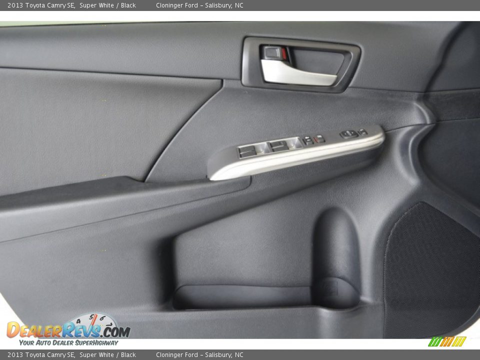 2013 Toyota Camry SE Super White / Black Photo #4