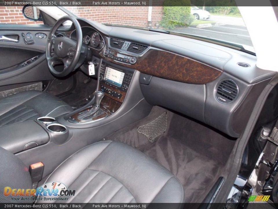 Dashboard of 2007 Mercedes-Benz CLS 550 Photo #20