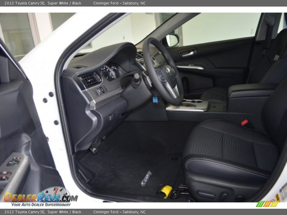 2013 Toyota Camry SE Super White / Black Photo #5