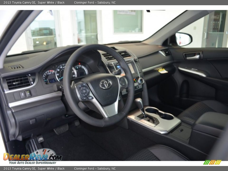 2013 Toyota Camry SE Super White / Black Photo #6
