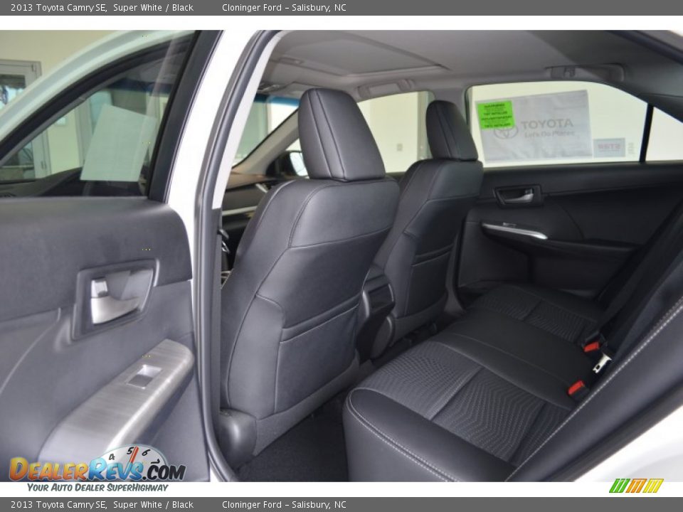 2013 Toyota Camry SE Super White / Black Photo #7