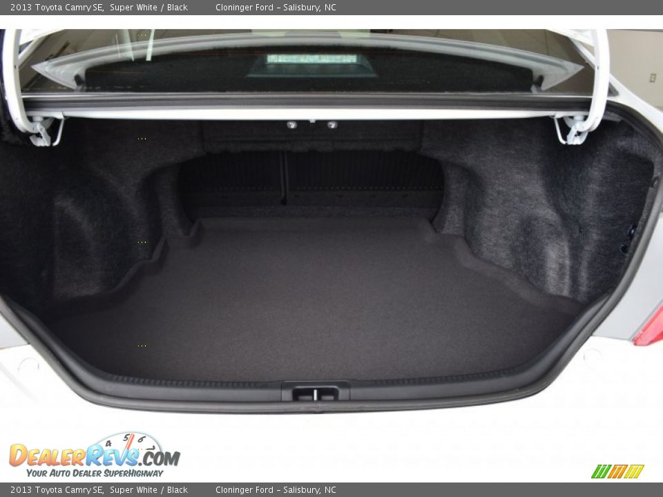 2013 Toyota Camry SE Super White / Black Photo #8