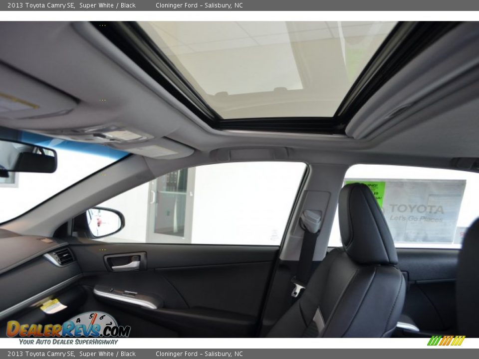 2013 Toyota Camry SE Super White / Black Photo #11