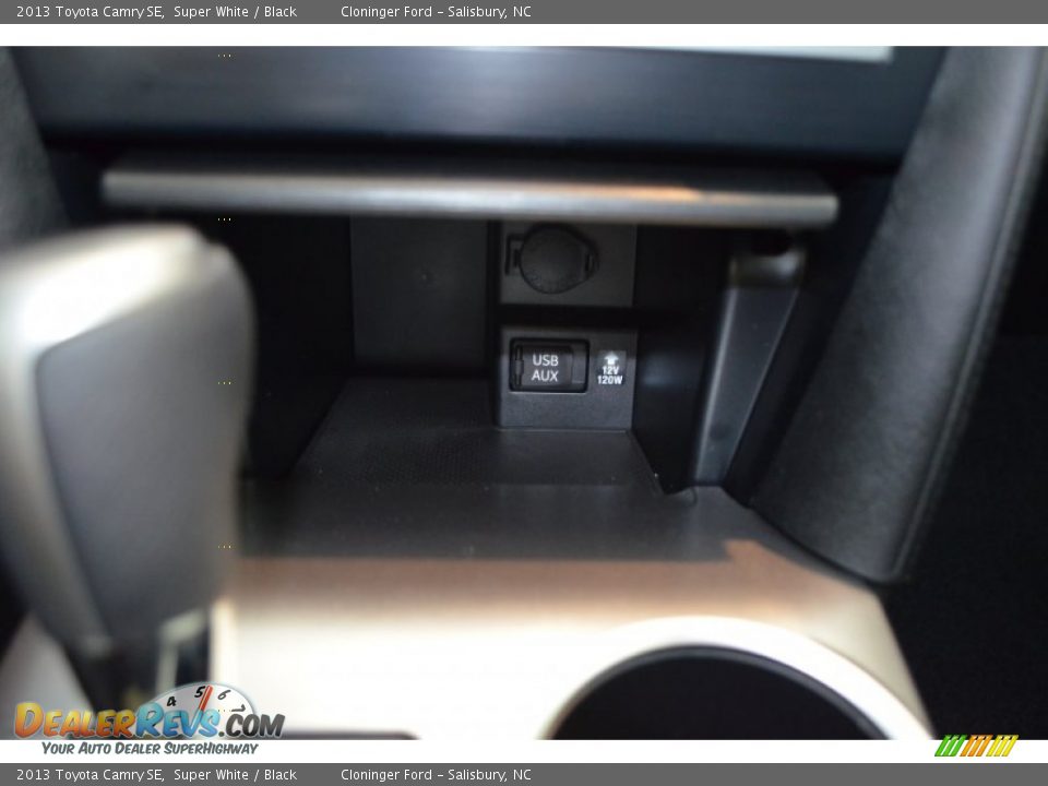 2013 Toyota Camry SE Super White / Black Photo #13