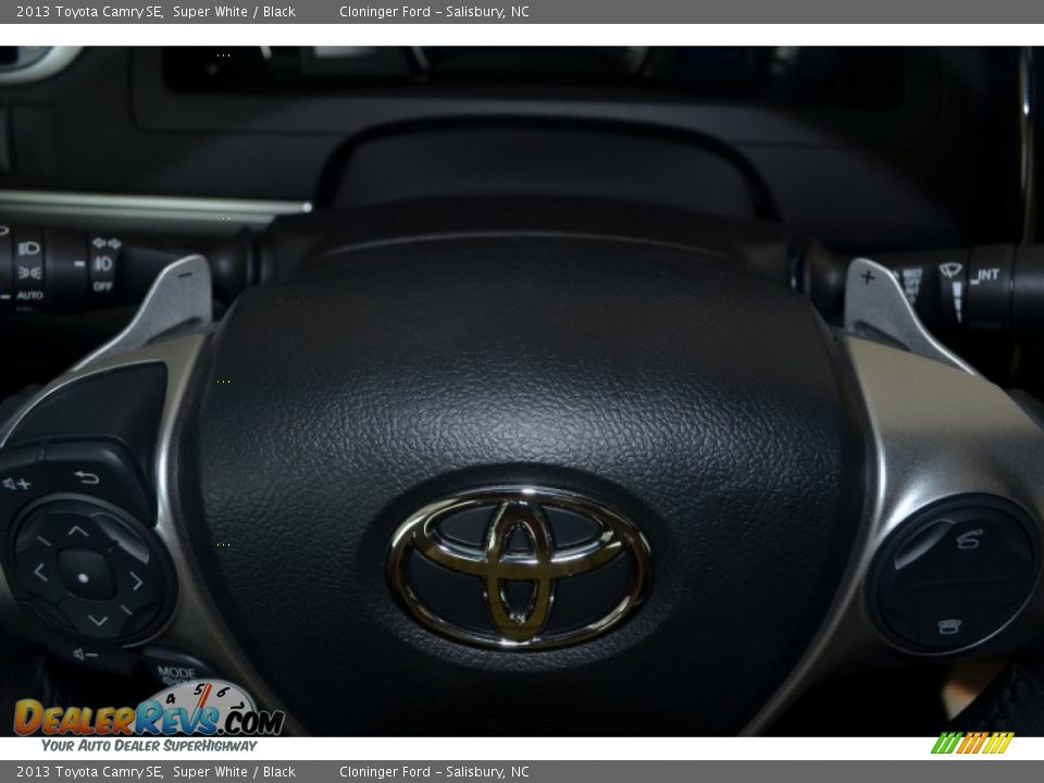 2013 Toyota Camry SE Super White / Black Photo #15