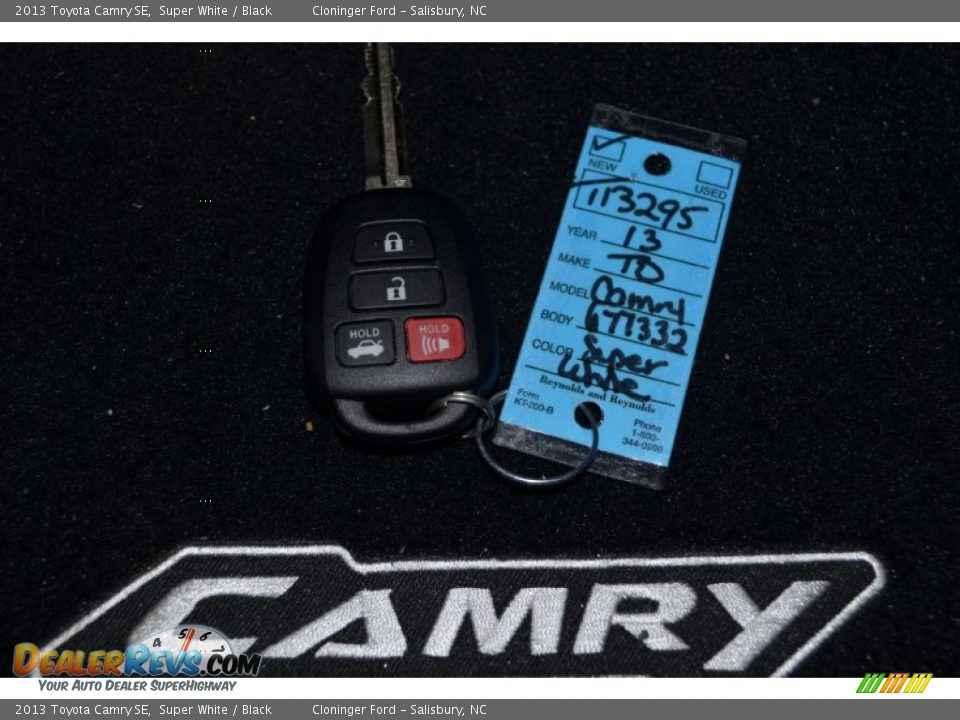 2013 Toyota Camry SE Super White / Black Photo #20