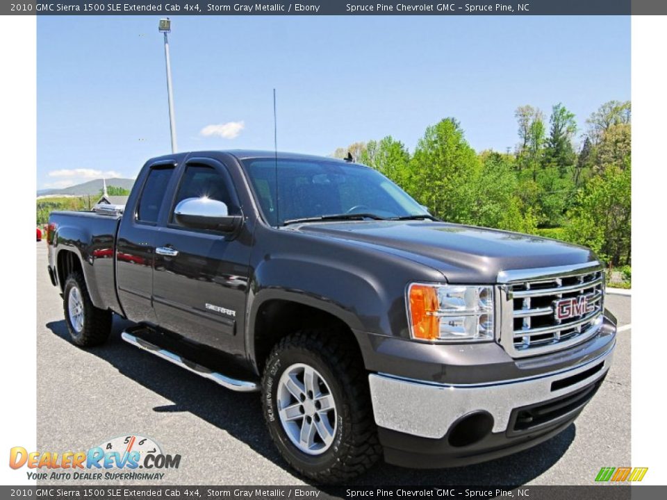 Front 3/4 View of 2010 GMC Sierra 1500 SLE Extended Cab 4x4 Photo #2