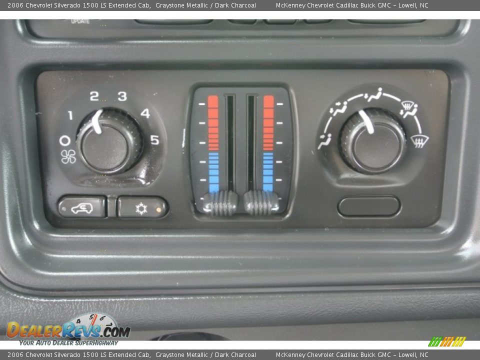 Controls of 2006 Chevrolet Silverado 1500 LS Extended Cab Photo #10