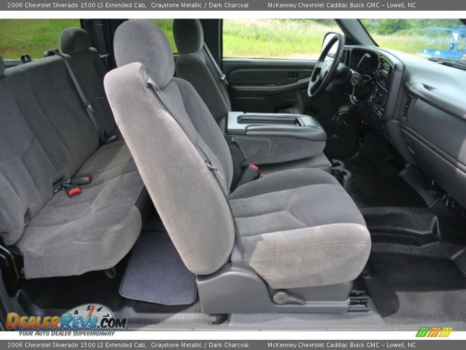 Dark Charcoal Interior - 2006 Chevrolet Silverado 1500 LS Extended Cab Photo #17