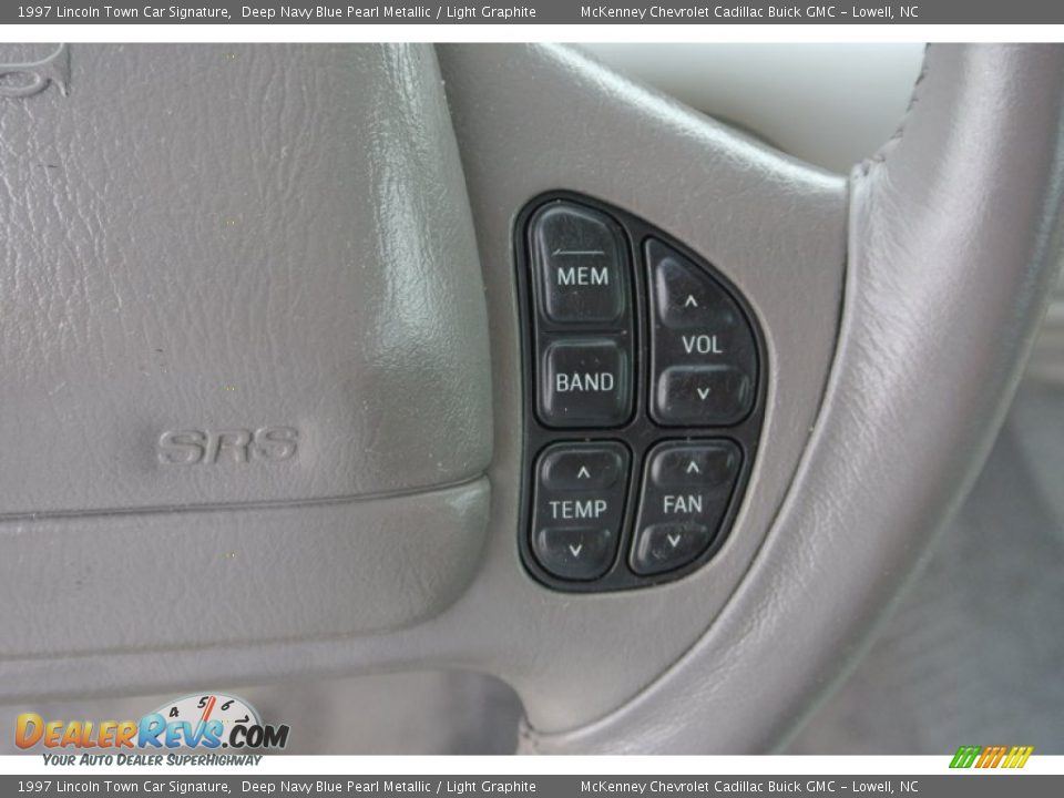 Controls of 1997 Lincoln Town Car Signature Photo #13