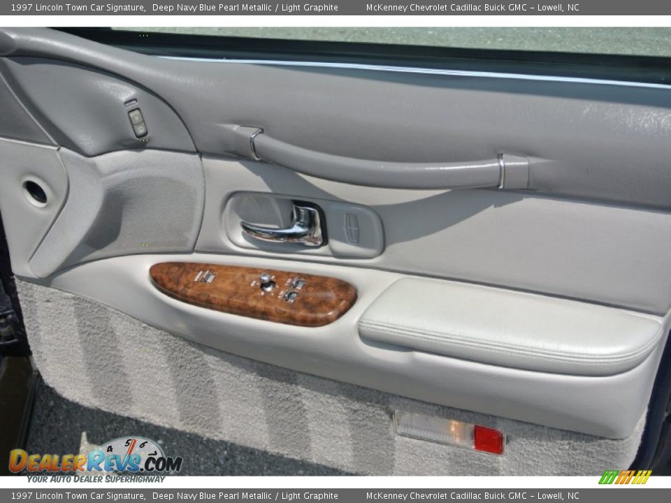 Door Panel of 1997 Lincoln Town Car Signature Photo #18