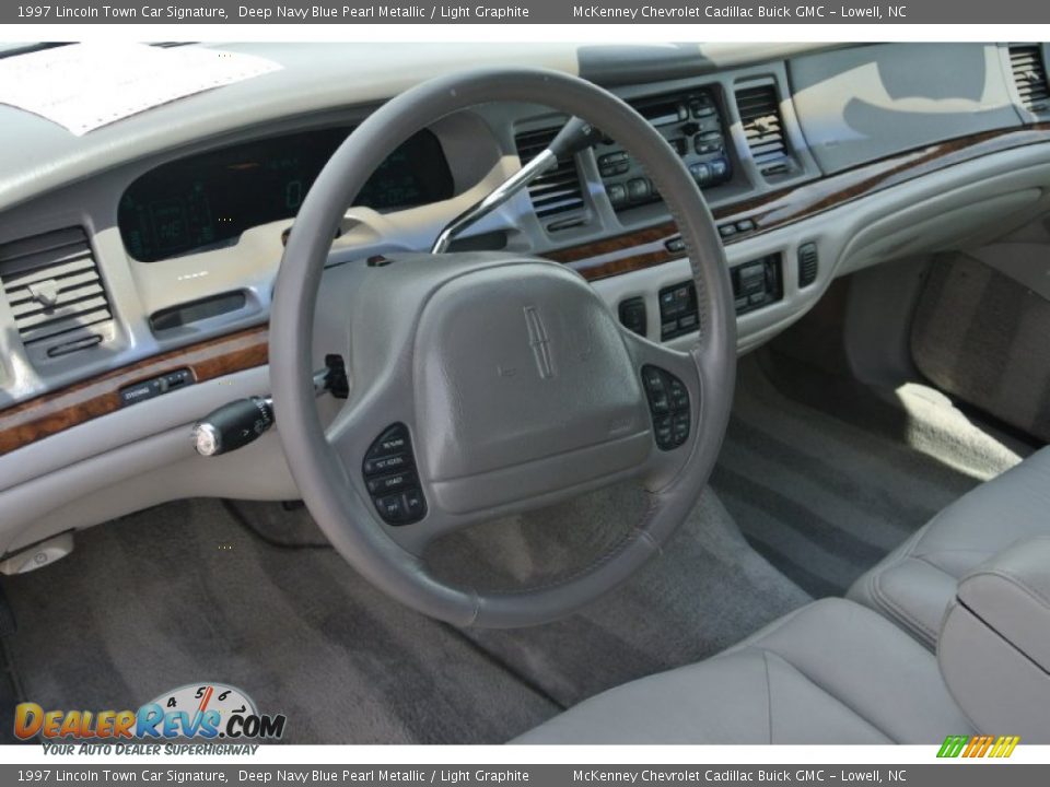 Dashboard of 1997 Lincoln Town Car Signature Photo #22