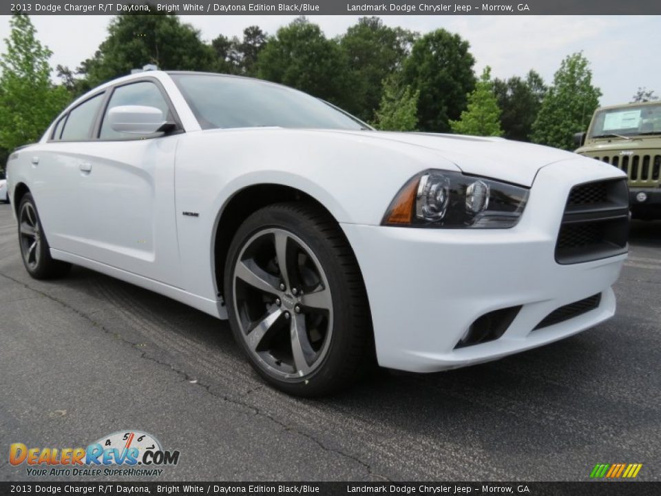Front 3/4 View of 2013 Dodge Charger R/T Daytona Photo #4