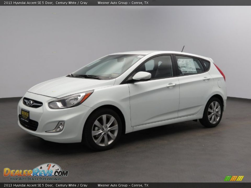 2013 Hyundai Accent SE 5 Door Century White / Gray Photo #1