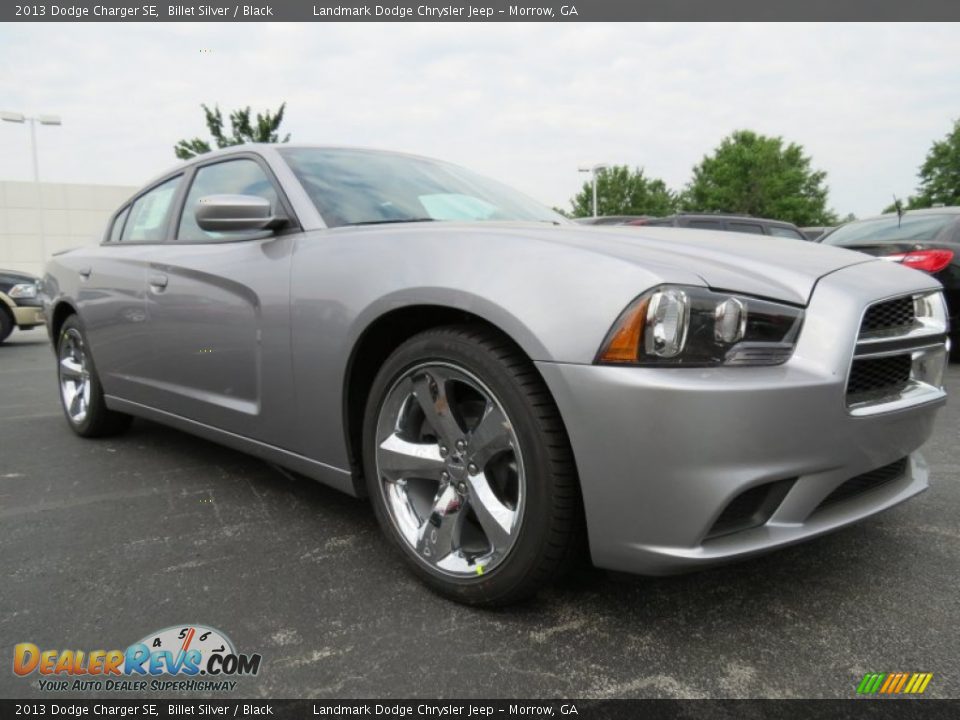 Front 3/4 View of 2013 Dodge Charger SE Photo #4