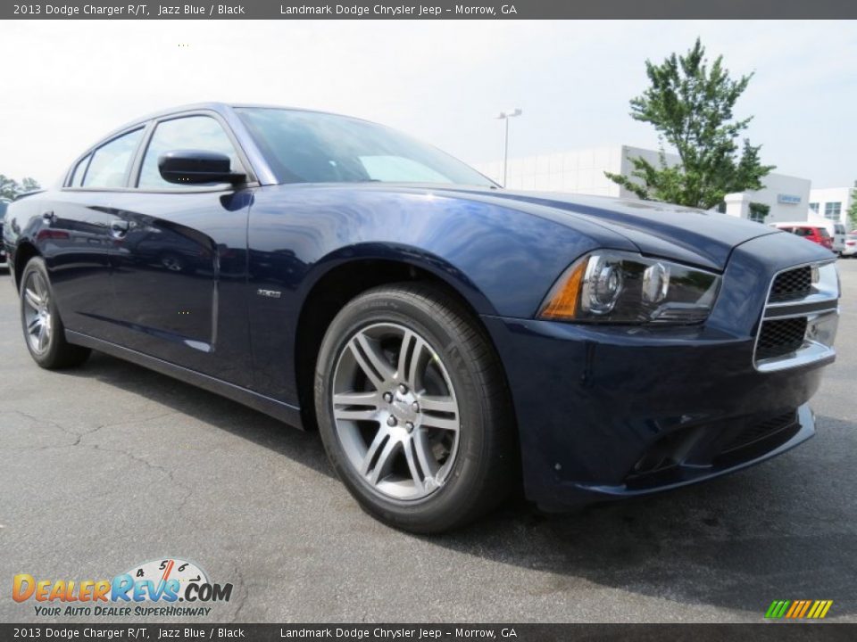 Front 3/4 View of 2013 Dodge Charger R/T Photo #4