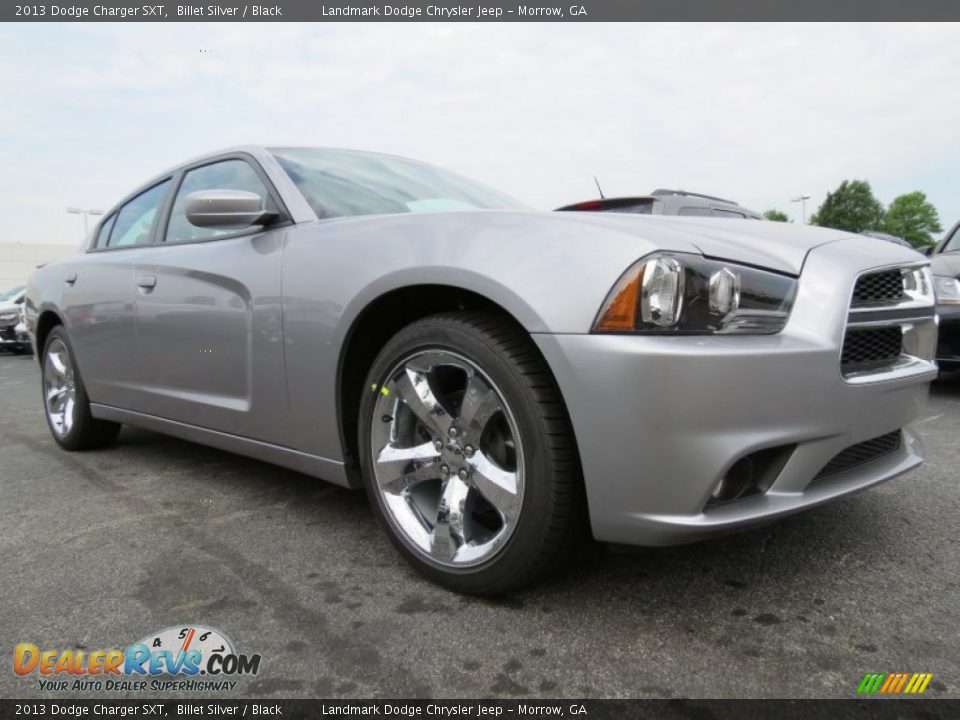 Front 3/4 View of 2013 Dodge Charger SXT Photo #4