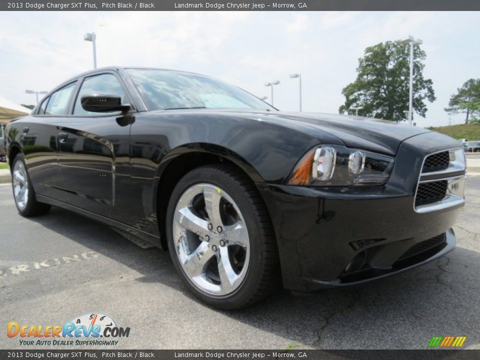 Front 3/4 View of 2013 Dodge Charger SXT Plus Photo #4