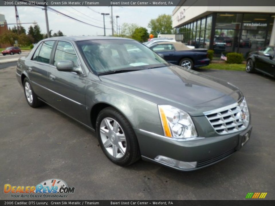 Front 3/4 View of 2006 Cadillac DTS Luxury Photo #1