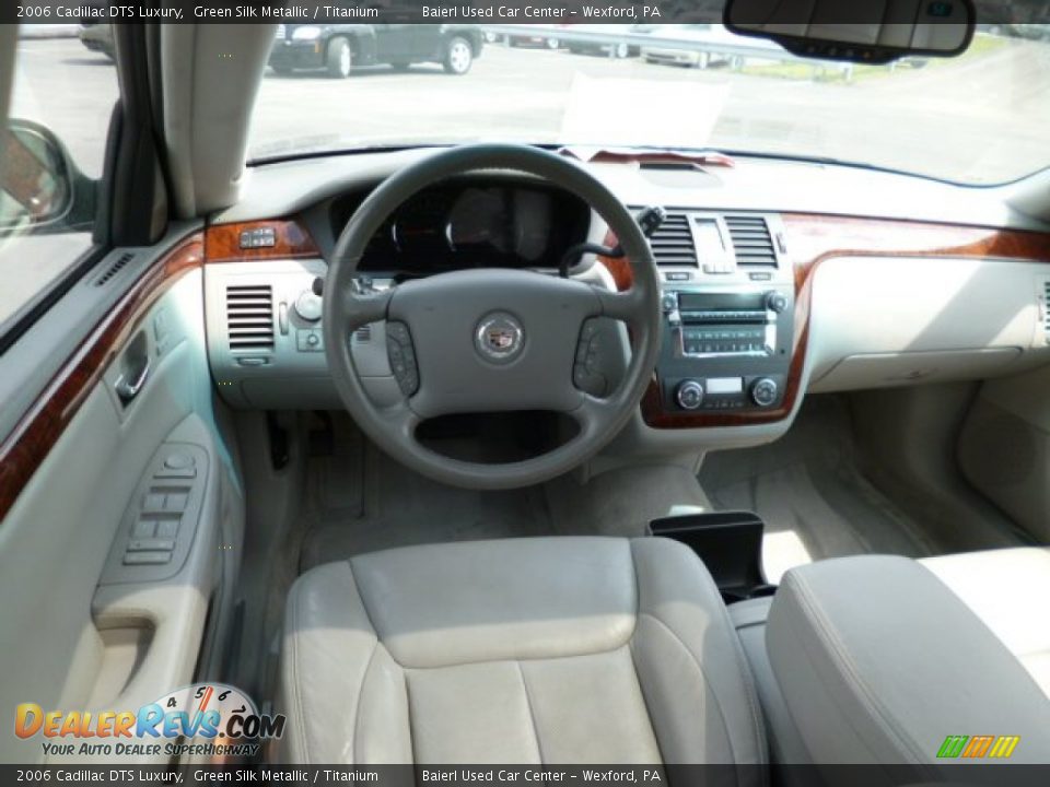 Dashboard of 2006 Cadillac DTS Luxury Photo #15