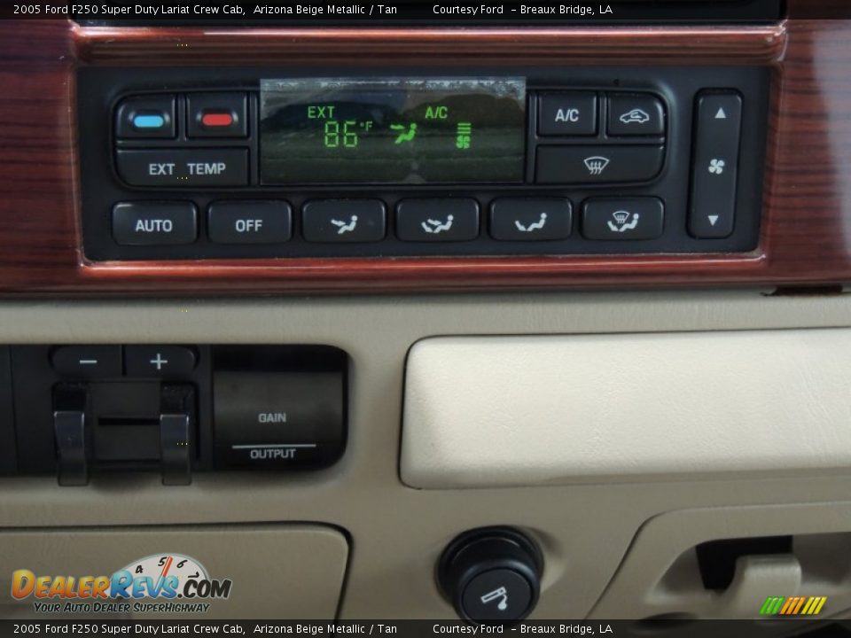 2005 Ford F250 Super Duty Lariat Crew Cab Arizona Beige Metallic / Tan Photo #20
