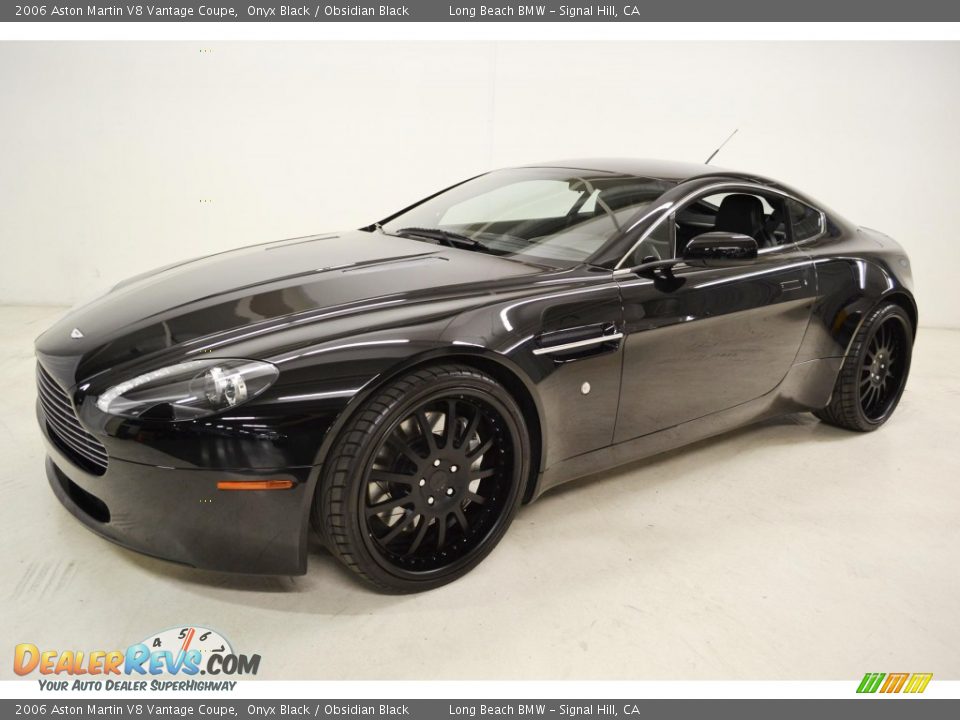 Front 3/4 View of 2006 Aston Martin V8 Vantage Coupe Photo #6