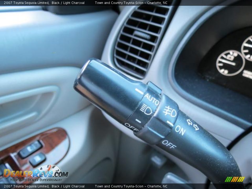 Controls of 2007 Toyota Sequoia Limited Photo #31
