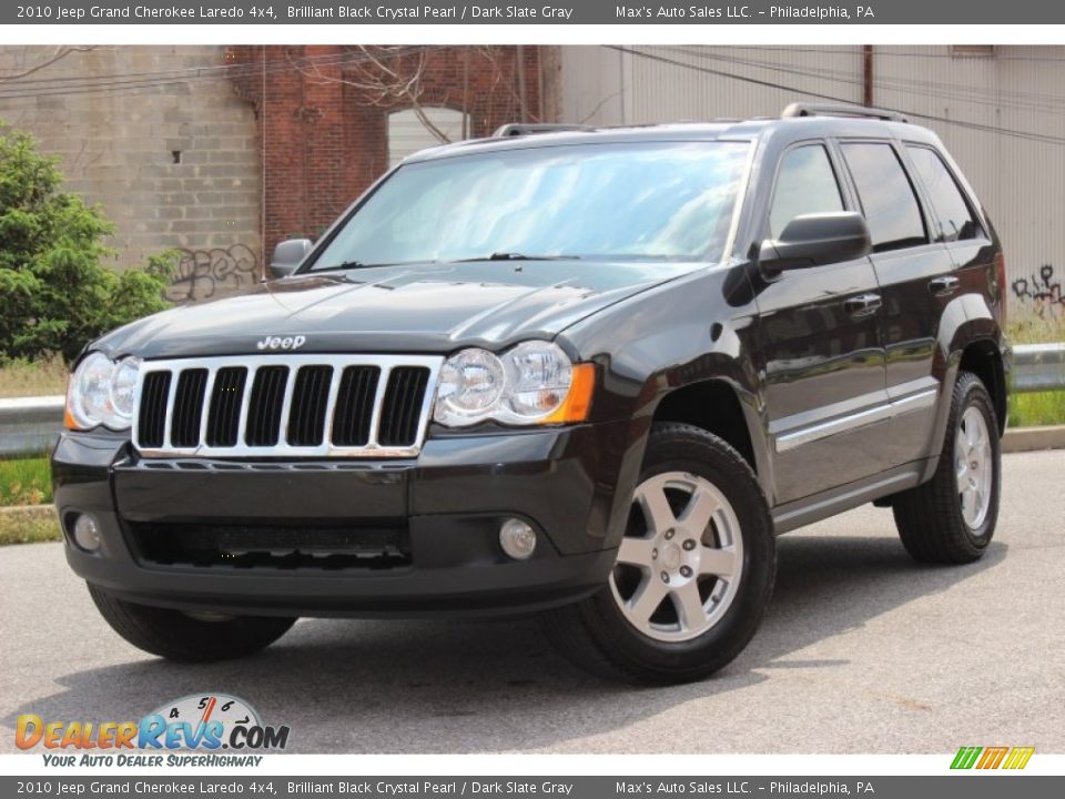 Front 3/4 View of 2010 Jeep Grand Cherokee Laredo 4x4 Photo #3