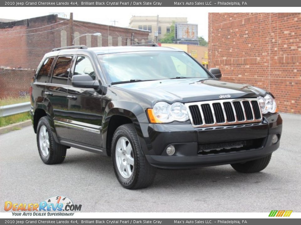 Front 3/4 View of 2010 Jeep Grand Cherokee Laredo 4x4 Photo #9