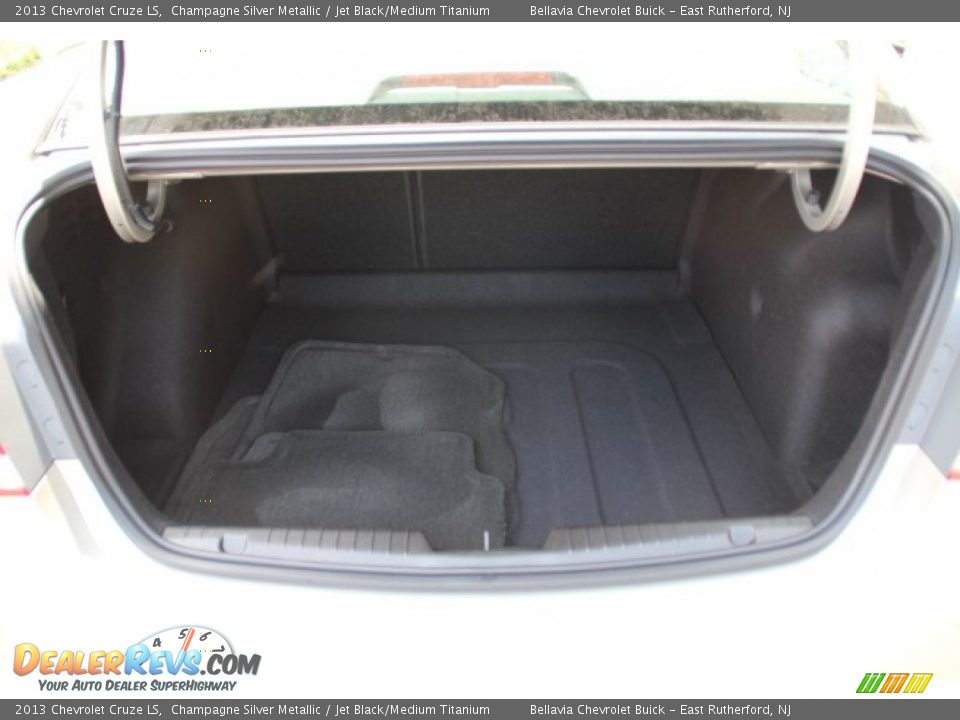 2013 Chevrolet Cruze LS Champagne Silver Metallic / Jet Black/Medium Titanium Photo #11