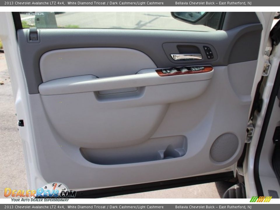 2013 Chevrolet Avalanche LTZ 4x4 White Diamond Tricoat / Dark Cashmere/Light Cashmere Photo #6