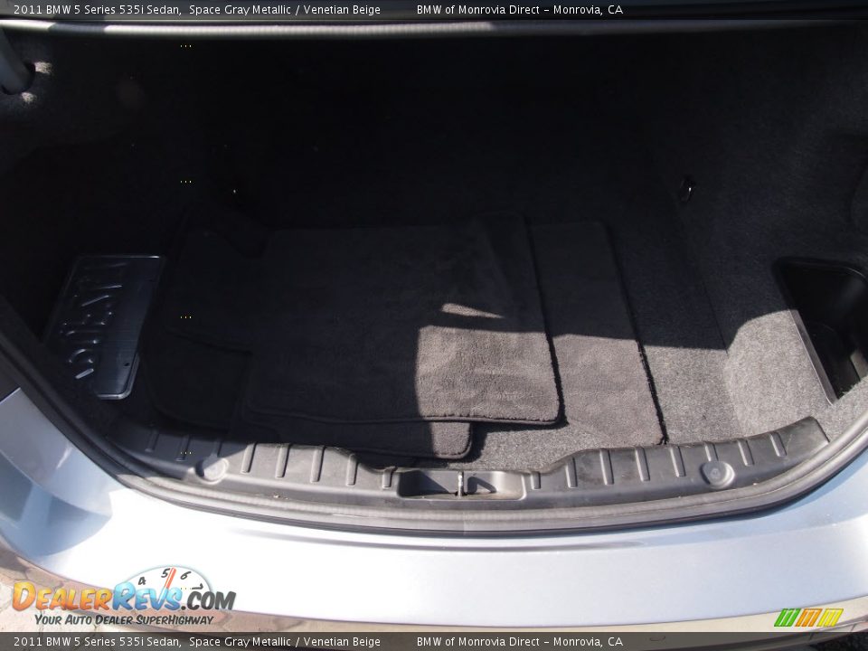 2011 BMW 5 Series 535i Sedan Space Gray Metallic / Venetian Beige Photo #10