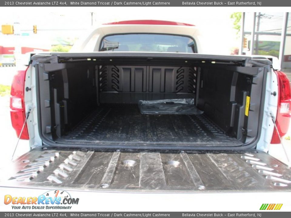 2013 Chevrolet Avalanche LTZ 4x4 White Diamond Tricoat / Dark Cashmere/Light Cashmere Photo #11